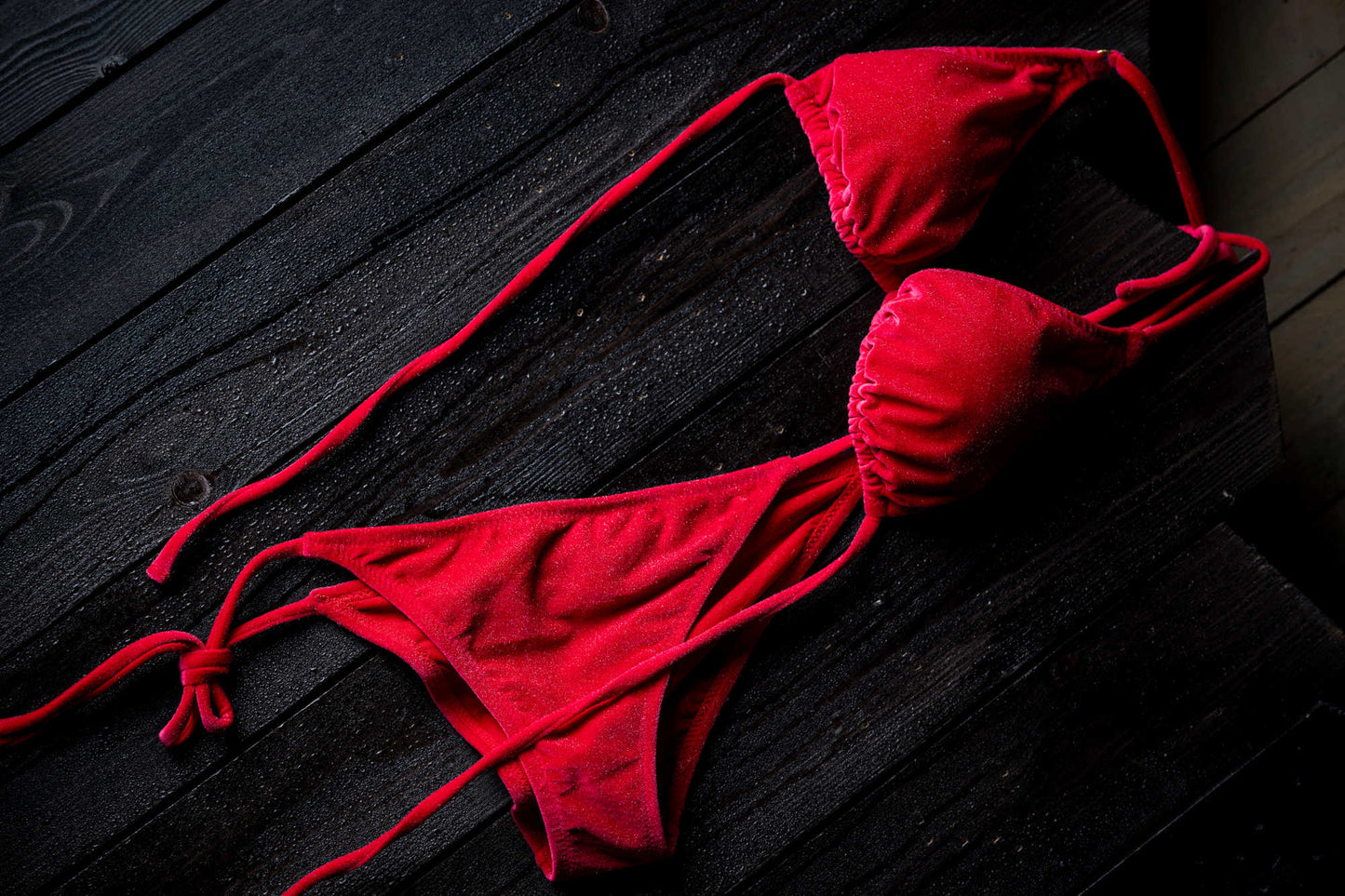 Ensemble bikini triangle velours rouge Aurora